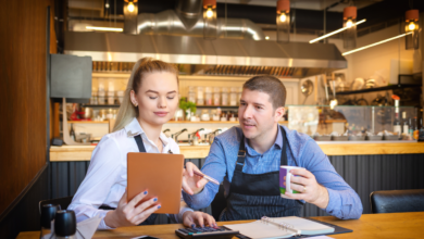 Descubra a importância do regulamento interno para bares e restaurantes e como ele pode organizar e melhorar o ambiente de trabalho.