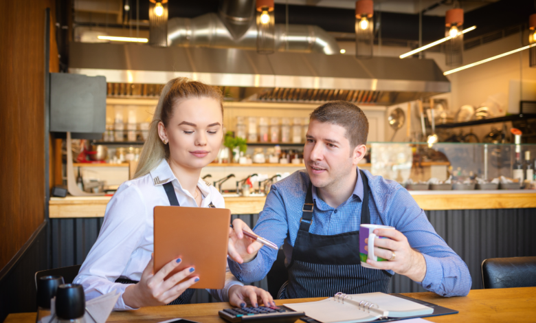 Descubra a importância do regulamento interno para bares e restaurantes e como ele pode organizar e melhorar o ambiente de trabalho.